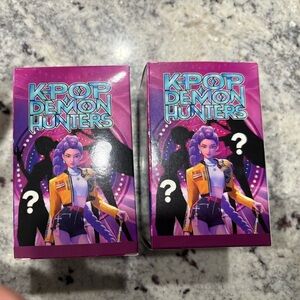 KPOP Demon Hunters Collectible Figure

SURPRISE BOX 
2 BOXES INCLUDED